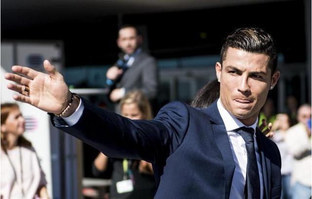 2025中超大结局：海港卫冕申花亚军 梅州亚泰降级（2025中超收官：海港卫冕成功，申花获亚军，梅州与亚泰降级）