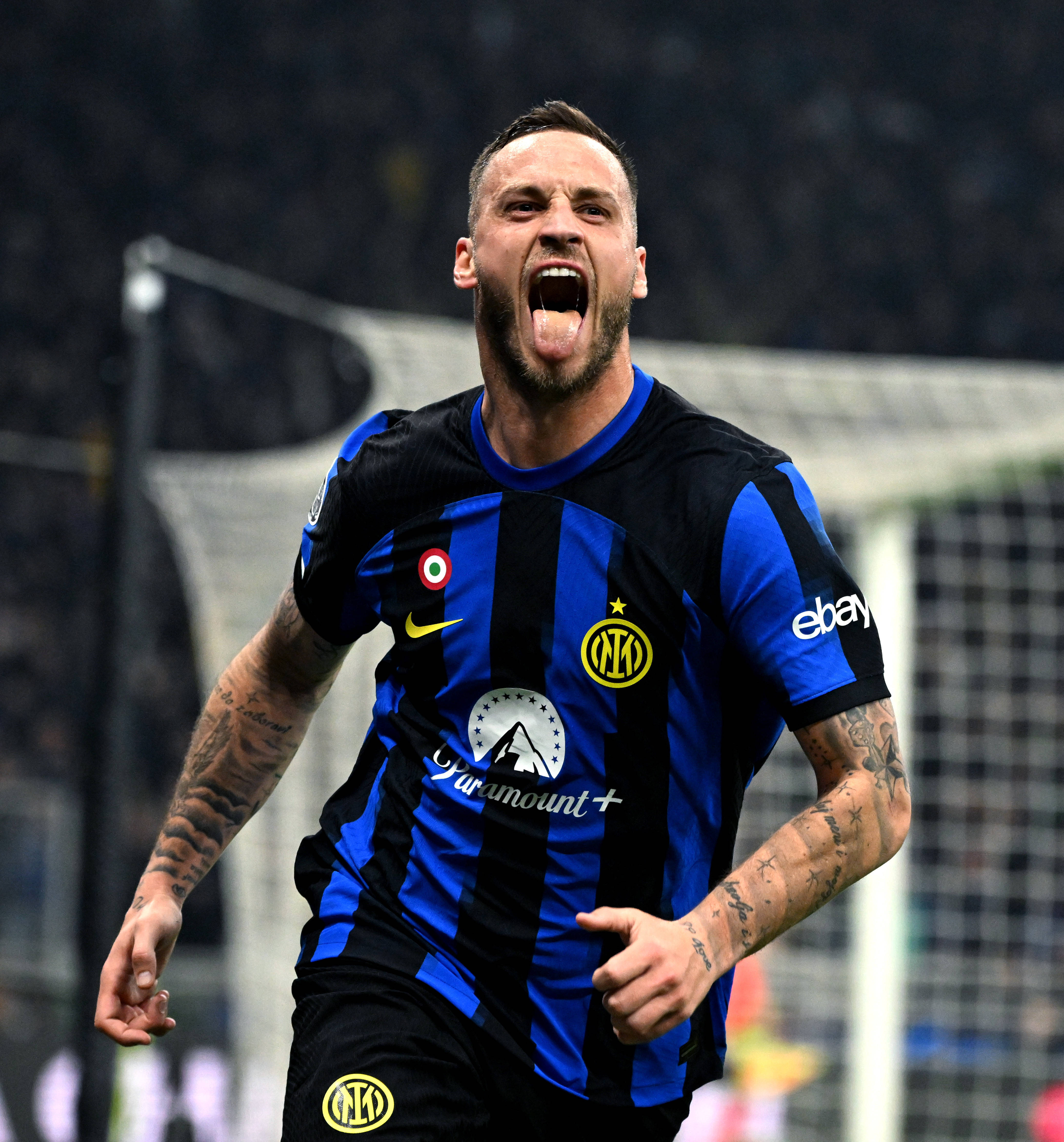 MLS主席告诉萨拉赫联系梅西，商讨他离开利物浦的惊人计划。（MLS主席促萨拉赫联络梅西，探讨其从利物浦离队的爆炸性计划）