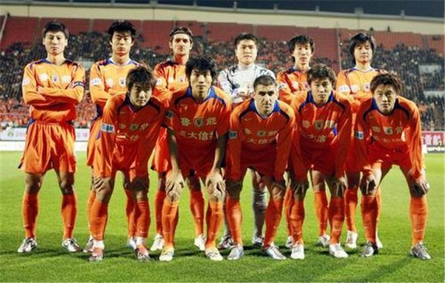 利物浦主场力擒最黑升班马桑德兰，无萨拉赫后发挥出色，全取3分。（利物浦安菲尔德击退升班黑马桑德兰，缺萨拉赫仍强势全取三分）