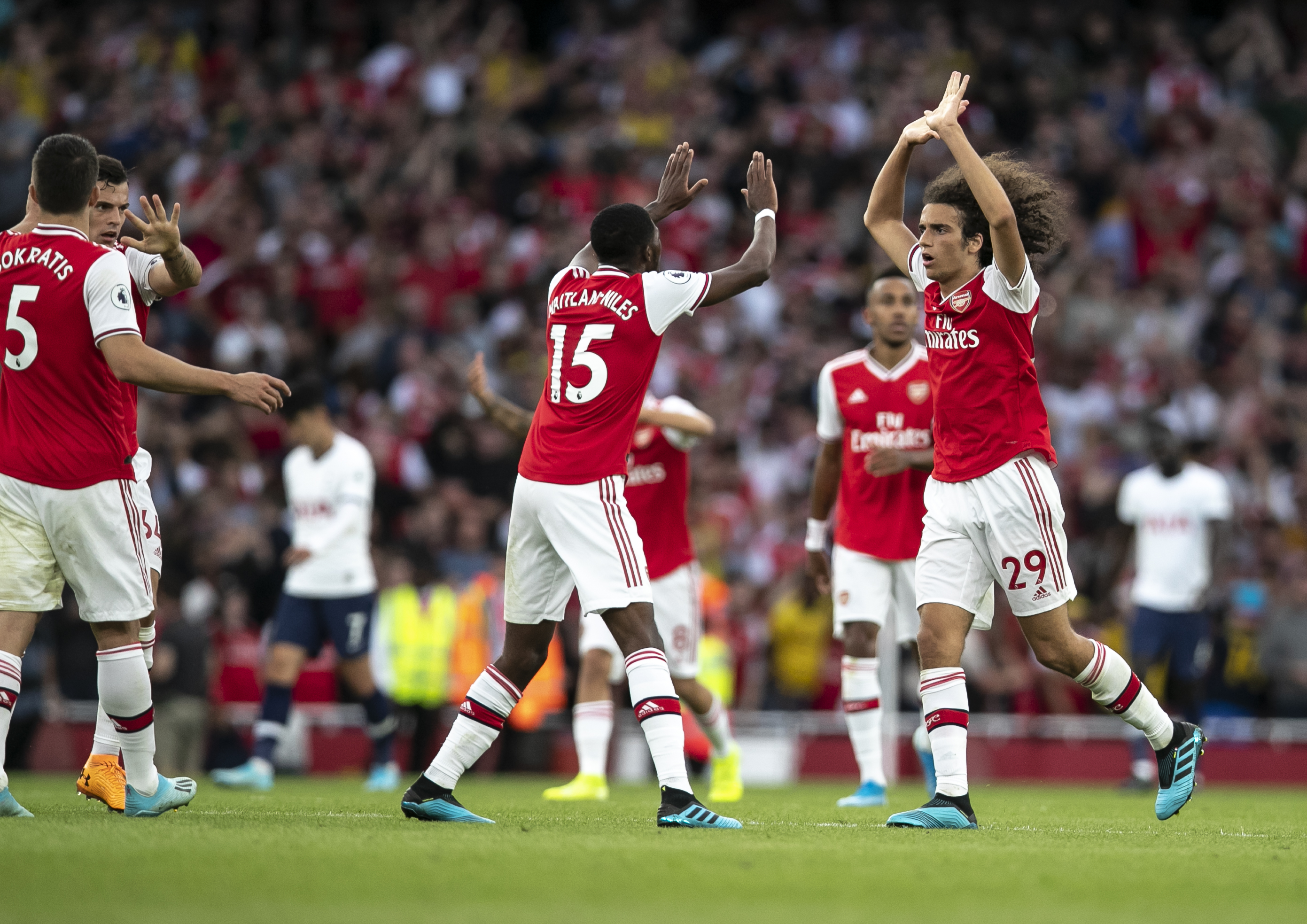 图片报：拜仁飞机因慕尼黑大雾无法起飞，只能去奥格斯堡乘机（图片报：慕尼黑大雾致拜仁无法起飞，转赴奥格斯堡登机）