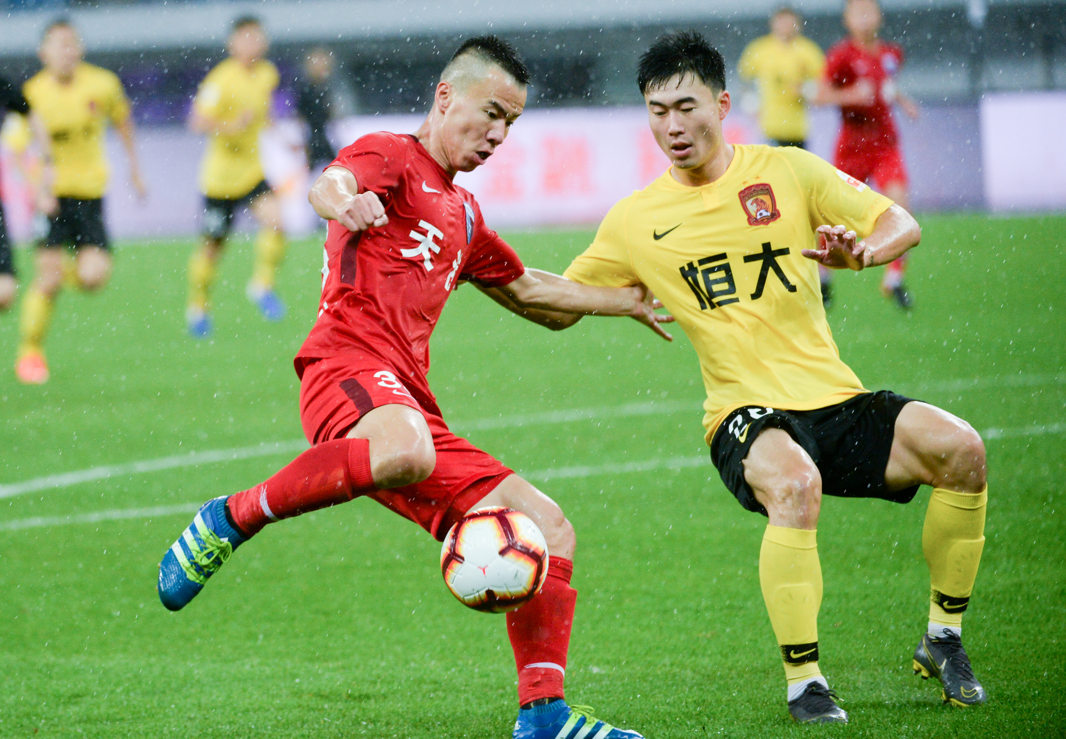 官方：泽林斯基战维罗纳轰出的世界波当选意甲11月最佳进球（意甲官宣：泽林斯基对阵维罗纳的惊艳世界波当选11月最佳进球）