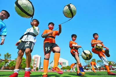 弗里克：没做好逼抢；我们不想用低位防守并靠反击1-0取胜（弗里克：逼抢执行不佳；我们不想靠低位防守与反击拿到1-0）