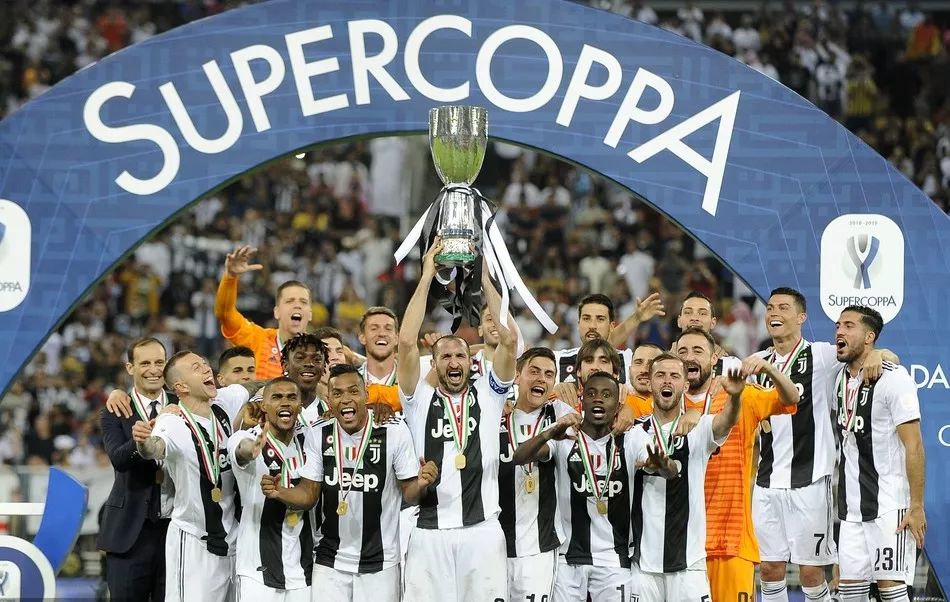 德乙半场：贝尔纳特屡献神扑，汉诺威暂0-0卡尔斯鲁厄（德乙半场战报：贝尔纳特神勇连扑，汉诺威与卡尔斯鲁厄暂时0-0）