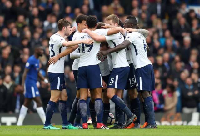 篮球勇士球星训练加量，备战强度升级（勇士球星加码训练，备战强度再升级）